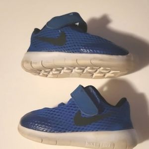 Nike Kids Blue Shoes size 4